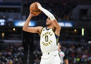 哈利伯顿：过去一周忙碌且紧迫 能获得一场扎实的胜利感觉很好