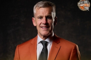 yl7703永利-NCAA两连冠教头！现役公牛主帅多诺万正式入选奈史密斯名人堂